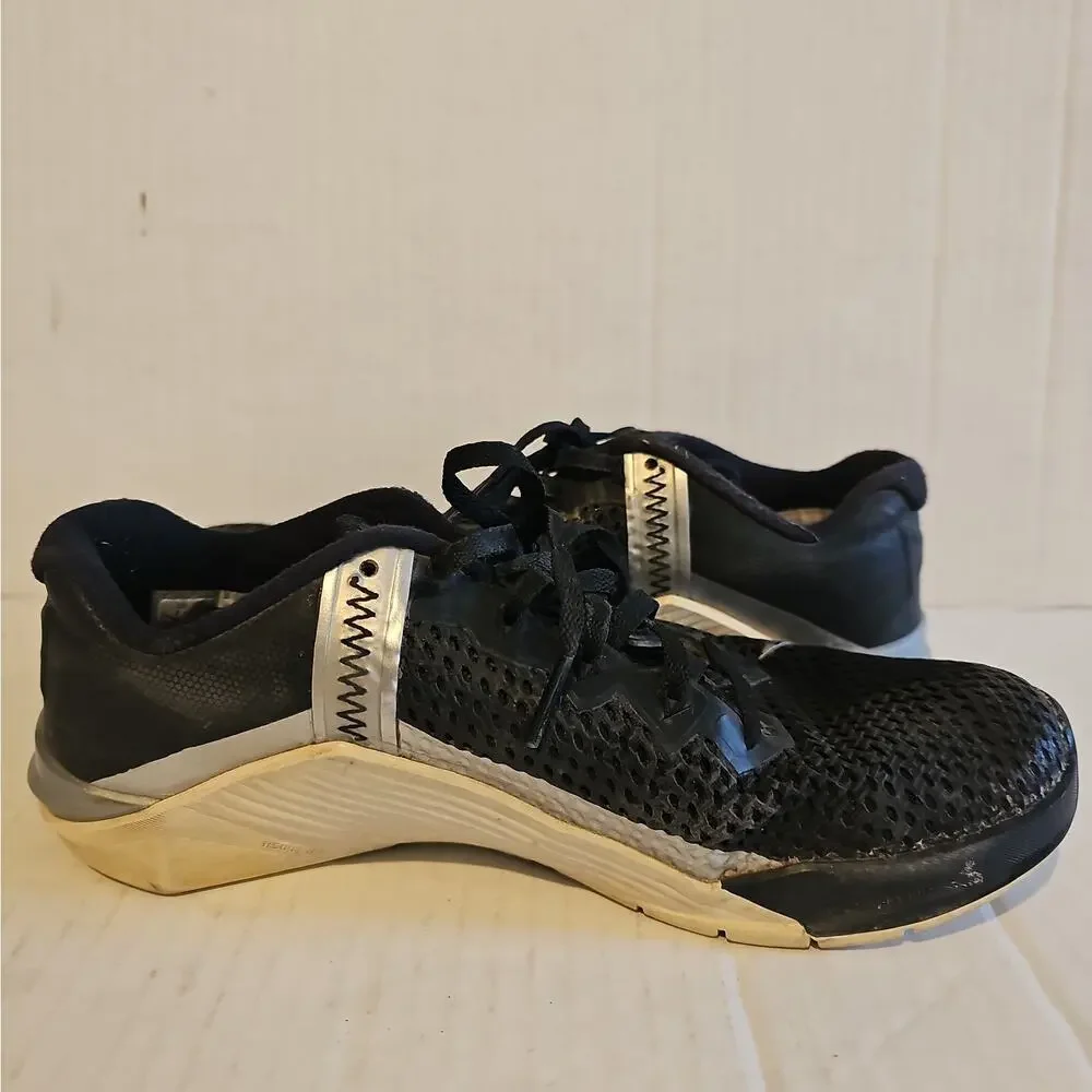 Size 7.5 - Nike Metcon 6 Black Metallic Silver Women's Pre-owned Training Shoes